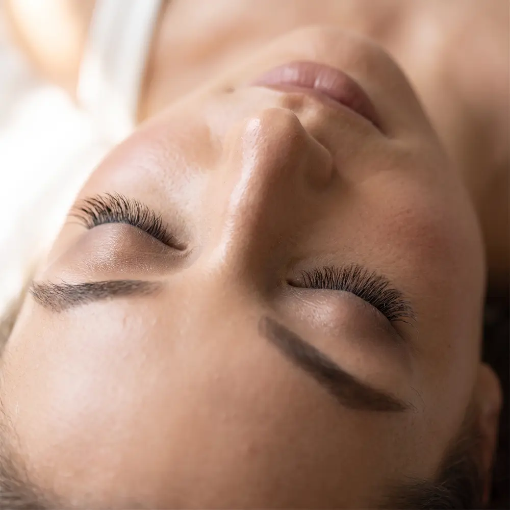 Natural hybrid lash extensions